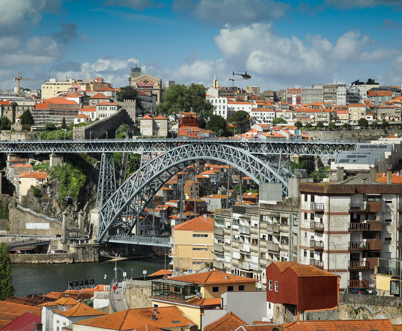 Stadtpanorama von Porto mit Brücke - Praxis Guntermann-Betriebsausflug Porto 2015