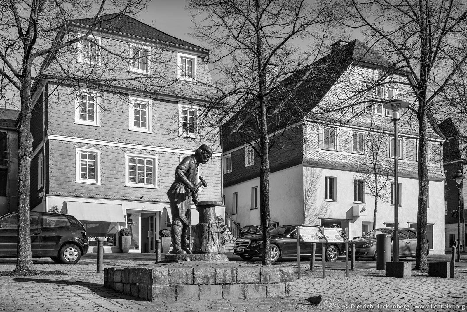 Panneklöpper auf dem Olper Marktplatz - Zahnarzt und Fachzahnarzt Praxis Guntermann, Olpe. Foto Dietrich Hackenberg